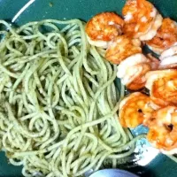 grilled shrimps and pasta with pesto sauce|Omeanderさん