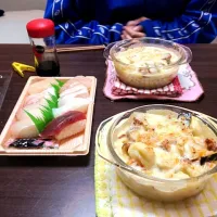 Snapdishの料理写真:グラタン、寿司(買った)|chappyさん