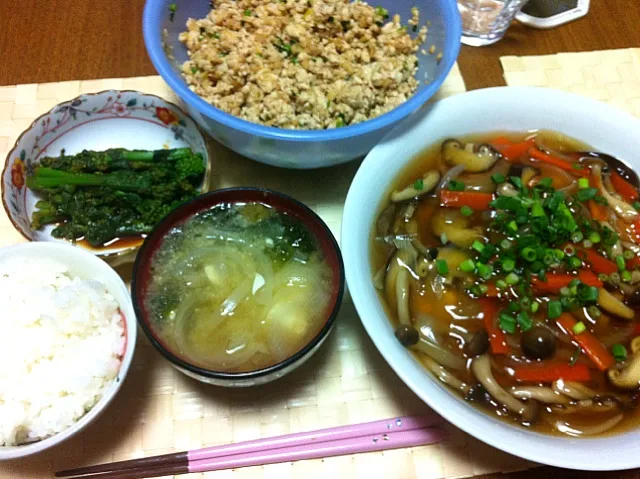 Snapdishの料理写真:あんかけオムレツ、スタミナ納豆、菜の花の辛子カボス醤油あえ、お味噌汁。|Angie44さん