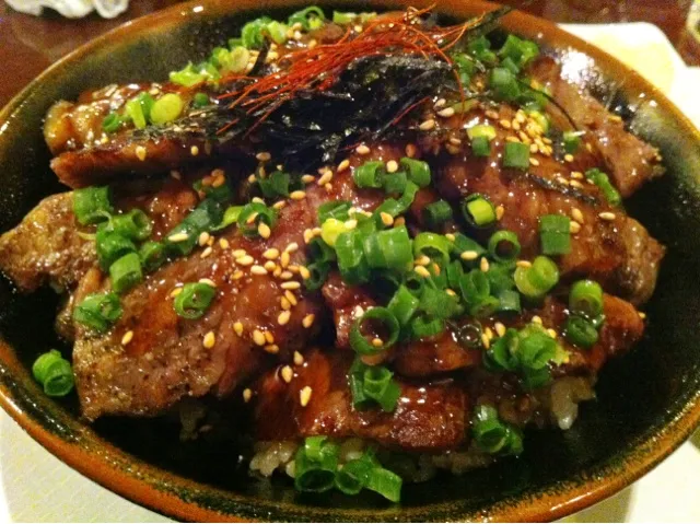 霜降りハラミ焼肉丼！|たけうちさん