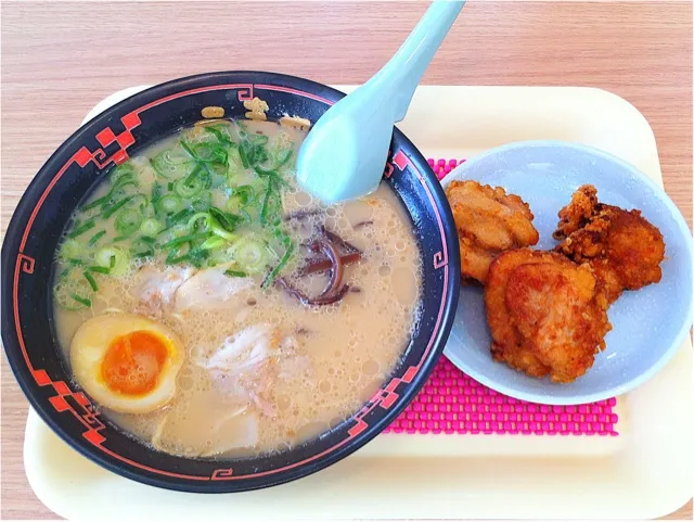 豚骨醤油ラーメン、唐揚げ食べ放題！|Yas Nakさん