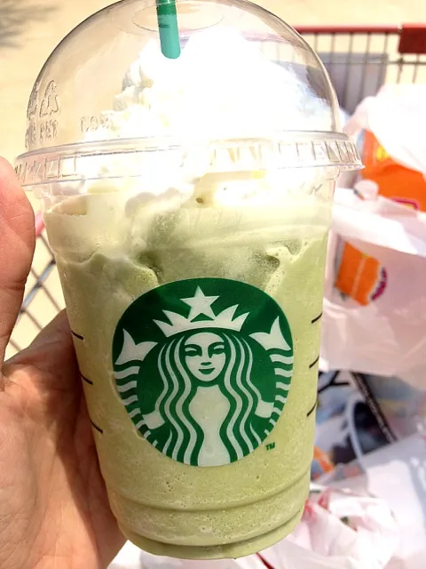 Snapdishの料理写真:green tea latte frappe|joyさん