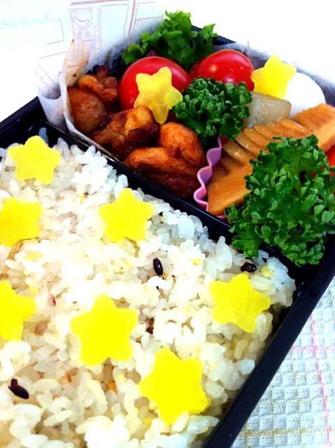 Snapdishの料理写真:3/27  タンドリーチキンと十六穀米弁当(お星様いっぱい)🍱💗|chiaki.kさん