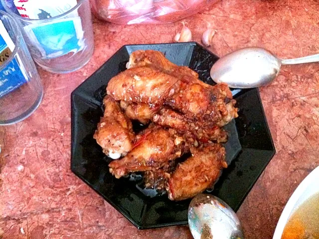 Snapdishの料理写真:pan-fried chicken wings wt fish sauce|Thanh Thanhさん