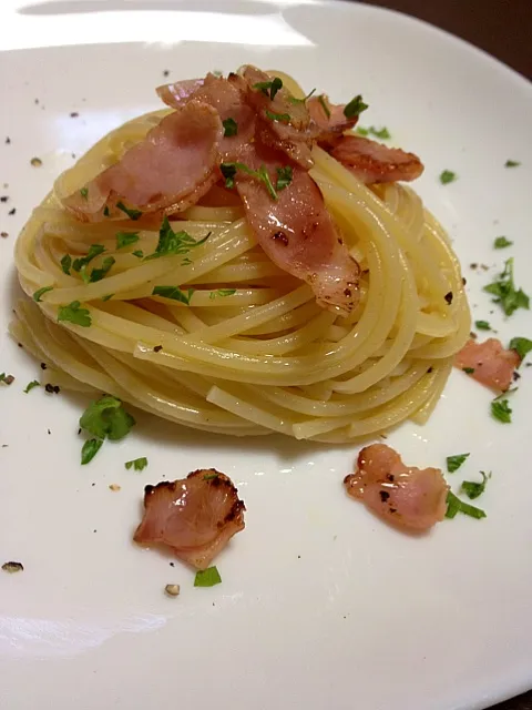 Snapdishの料理写真:spaghetti aglio olio|keiko yamaguchiさん