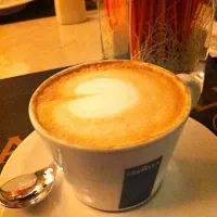 Snapdishの料理写真:Hot Cappuchino(Lavazza) @ Bar Italia|conanjungさん