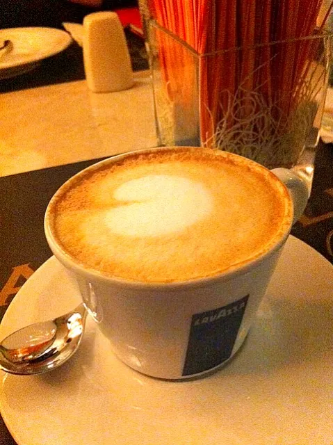 Snapdishの料理写真:Hot Cappuchino(Lavazza) @ Bar Italia|conanjungさん