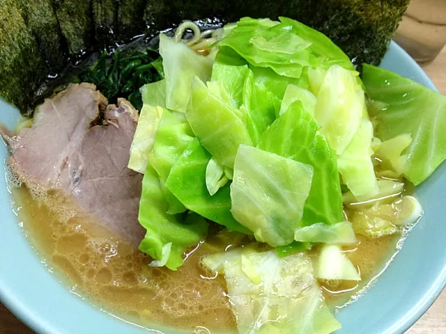 Snapdishの料理写真:のり増しラーメン 中盛り キャベツ こいめ かため|tecklさん