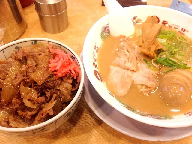 牛丼定食！混ぜうま〜|まさるさん