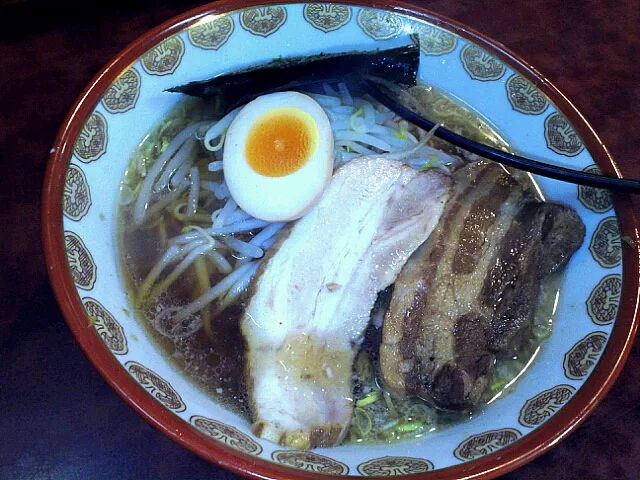 醤油ラーメン 角煮トッピング|あみさん