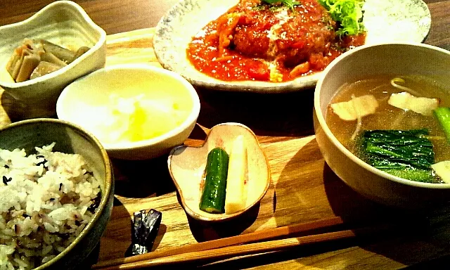 煮込みハンバーグ定食*栄養士さんのお店|namiさん