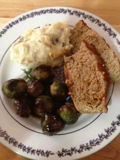 Snapdishの料理写真:Turkey Meatloaf, Garlic Soy Cheddar Smashed and Balsamic Brussel Sprouts|http://melissasmenu.wordpress.com/さん