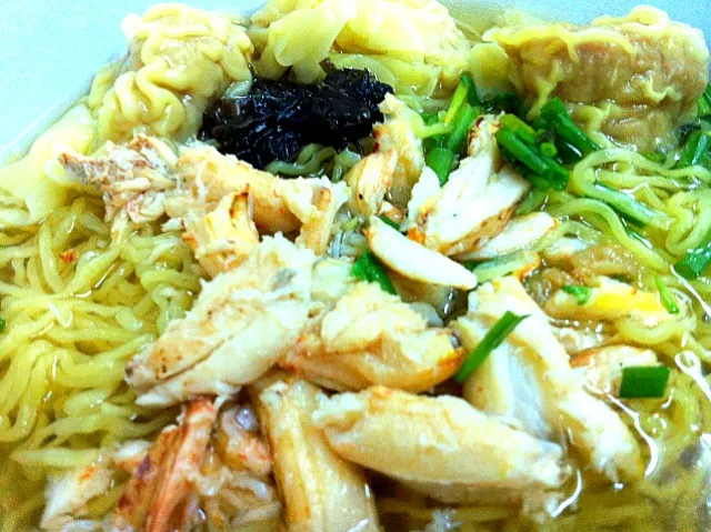 Egg noodle winton and crab|Issara. 🍴さん