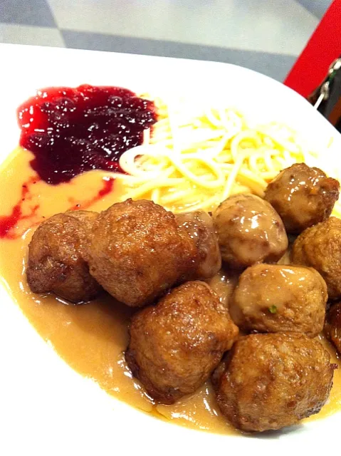 meat ball w cream & Lingoberry sauce|PeonyYanさん