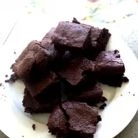 Snapdishの料理写真:nigella's homemade flourless chocolate and walnut brownies|isabel alderson blenchさん