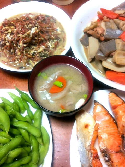 つくしの卵とじ 豚汁 焼き鮭  蓮根の煮物|ザクロさん