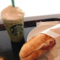 Snapdishの料理写真:フィローネハム＆マリボーチーズ、抹茶クリームフラペチーノ|maさん