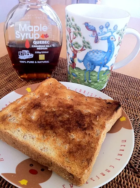 Snapdishの料理写真:ライ麦食パン メイプルのせ|chihoさん