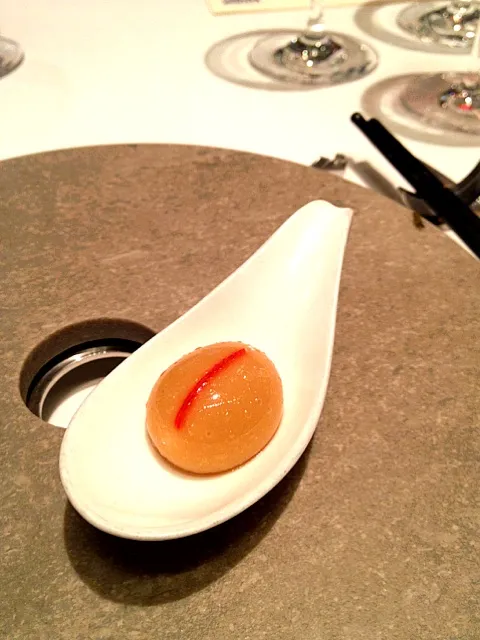 xiao long bao signature molecular dish - pork soup and ginger captured perfectly in that little bubble|lauren shannonさん