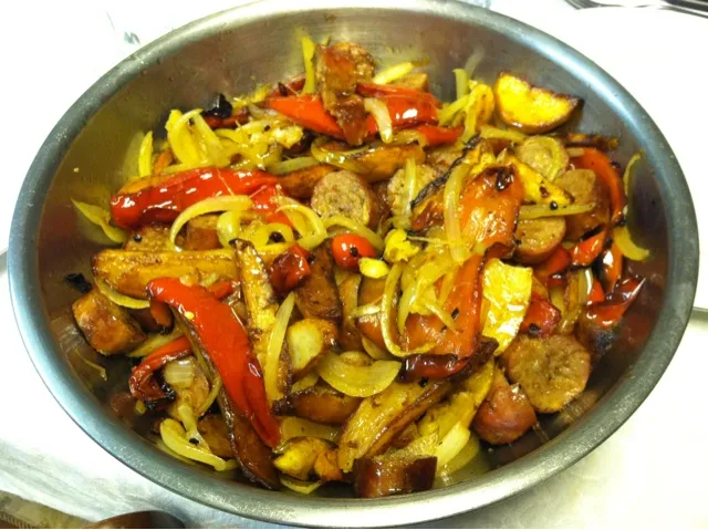 Snapdishの料理写真:Sausage with peppers and onions|crystalさん