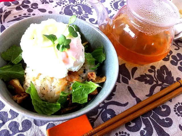 ポーチエッグの焼きおにぎり茶漬け|なみさん