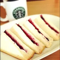 Cream Cheese & Blueberry Jam Sandwich|Kyanaさん