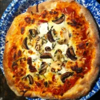 olive, mushroom, and pepperoni pizza|lauren howardさん