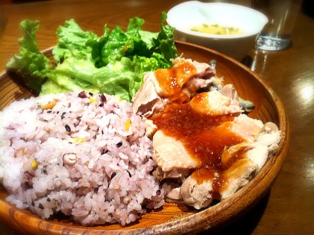 海南風チキンライス。そろそろタイ版食べたい。|hirotomoさん