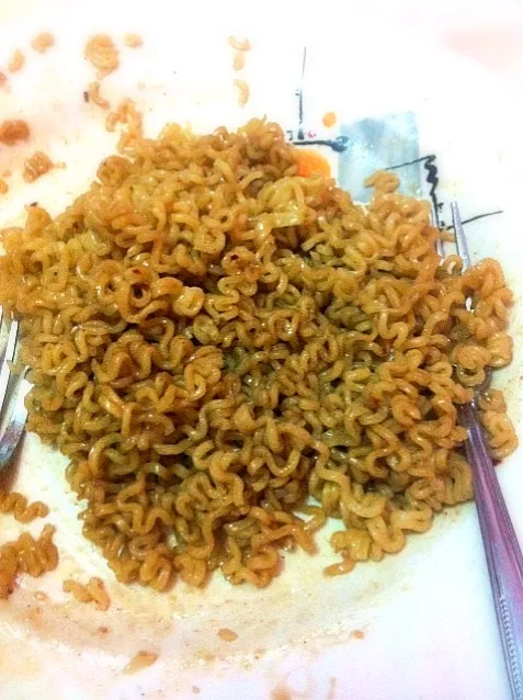 Snapdishの料理写真:extra hot pansit canton.. ^_^|Kamekawaさん