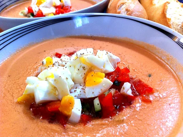 Snapdishの料理写真:Gazpacho soup with homemade bread|Jonathan Angさん