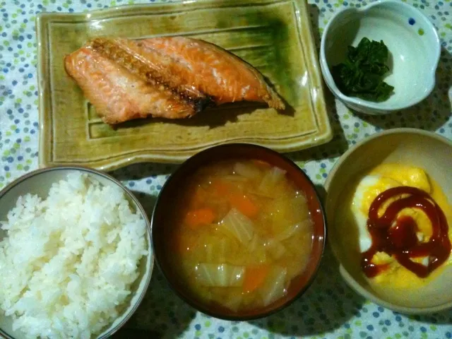 大きめの塩鮭で朝ごはん|純さん