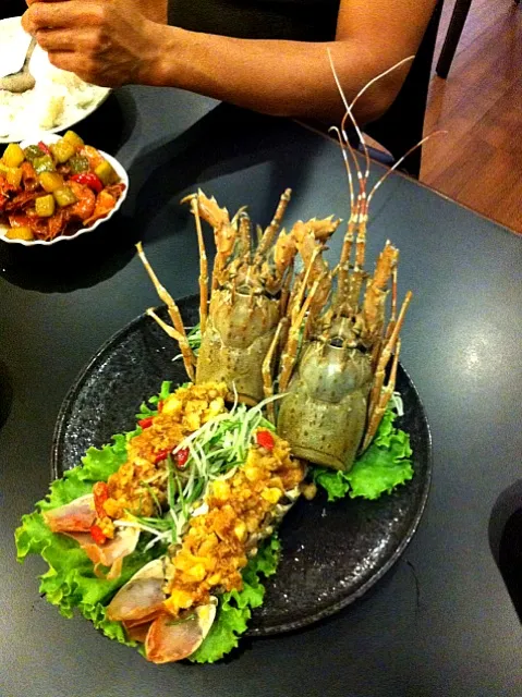 Snapdishの料理写真:fried lobster with tomato sauce|kinkin xiongさん