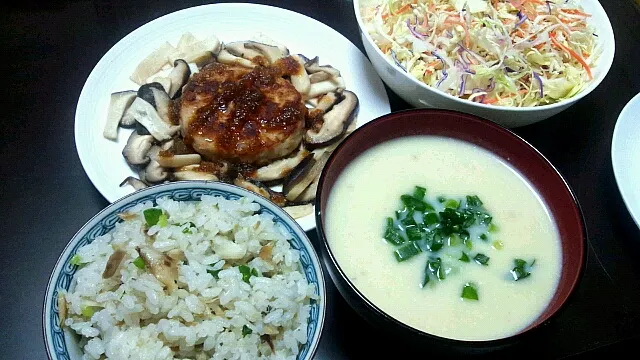 アジと生姜の炊き込みご飯、白菜と玉ねぎの和風ポタージュ、お魚ハンバーグ、コールスローサラダ|ゆりっぽぃさん