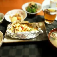 鮭のホイル焼き☆給食のホイル焼きが懐かしい(○´∀｀○)|まつだかおりさん