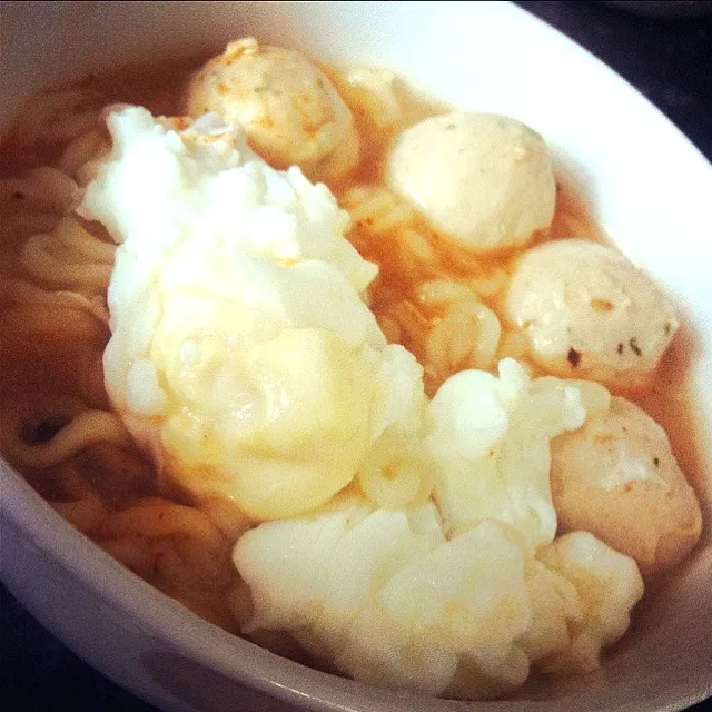 Egg Chickenballs Noodle Soup|Prae Williamsさん