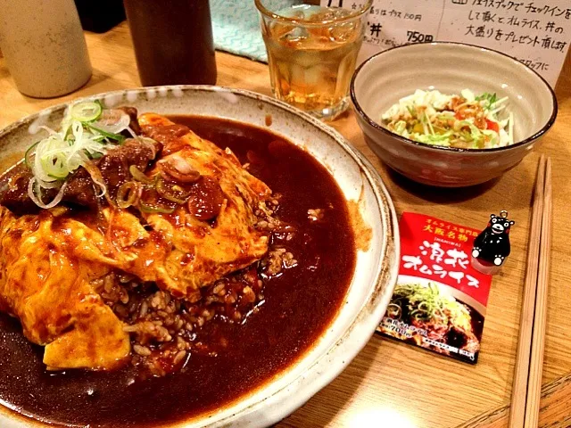 Snapdishの料理写真:浪花オムライス  どて煮のせの卵とろとろオムライスです！|大阪カレー部長さん