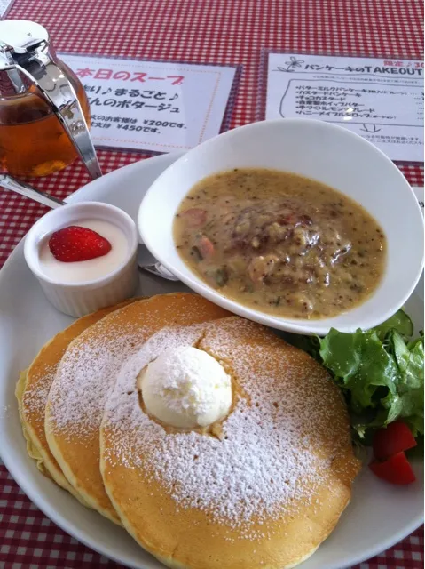 煮込みハンバーグのパンケーキランチ|笹巻さん