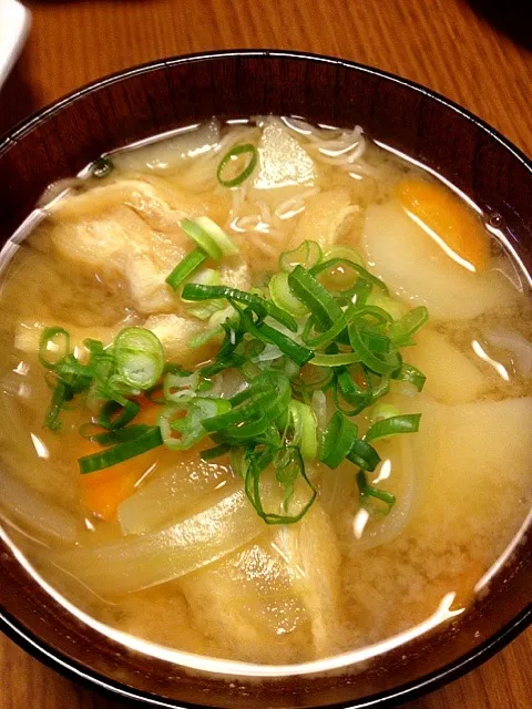 じゃがいも、玉ねぎ、薄揚げ、素麺の味噌汁|かまさん