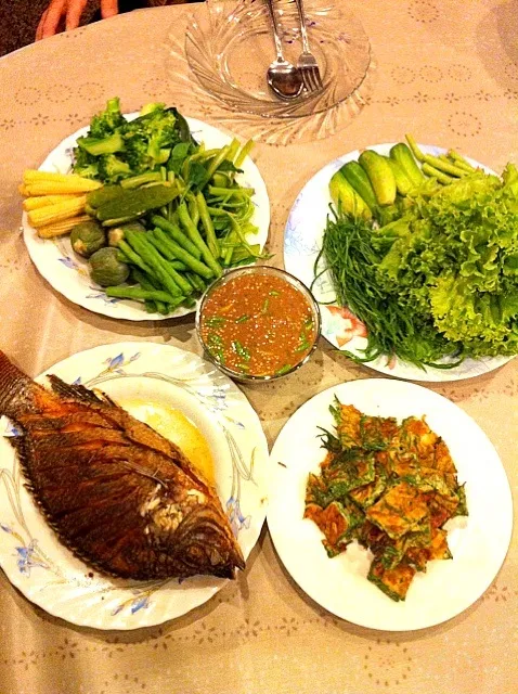 น้ำพริกผักสดปลาทอด Thai chilli shrimp paste dipping "NamPrik"|nicky tangさん