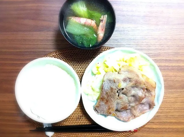 Snapdishの料理写真:生姜焼きとエビ入りお味噌汁|asakoさん