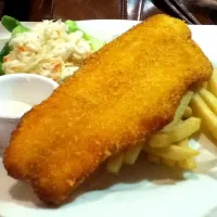 Snapdishの料理写真:fish and chips at dome :)|myleneさん