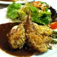 Snapdishの料理写真:lamb rack w mash and garden salad at dome|myleneさん