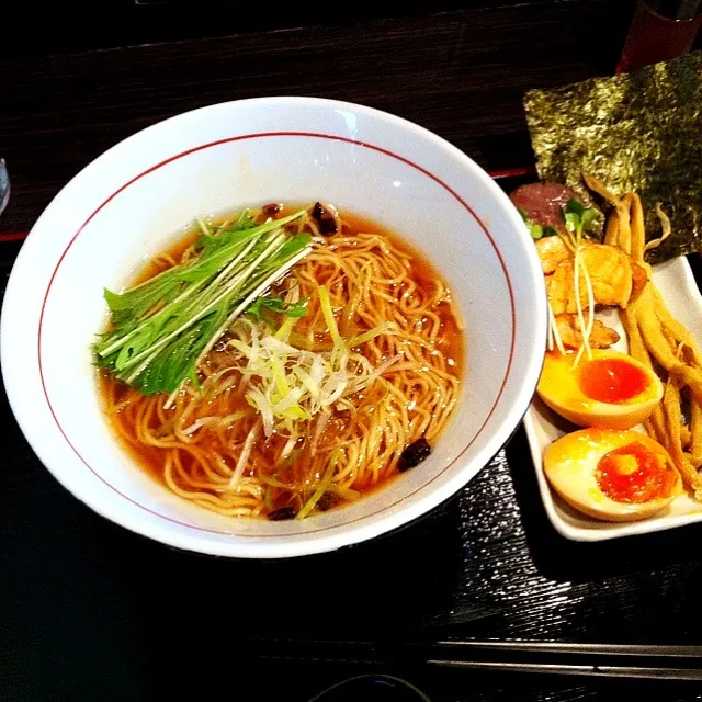 Snapdishの料理写真:豊潤鶏だし醤油味玉ラーメン|r1990297さん