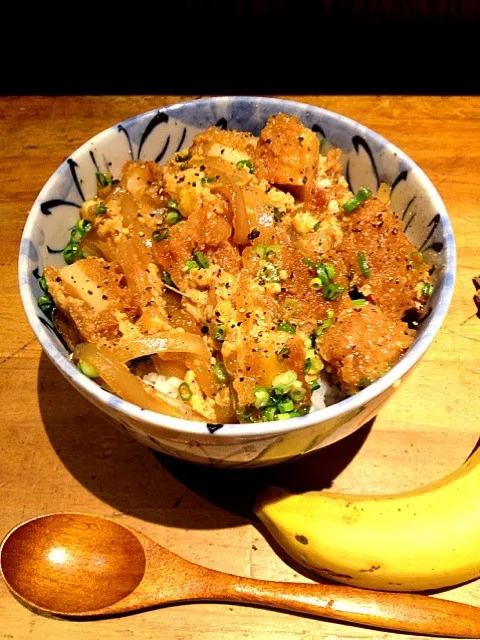 Snapdishの料理写真:チキンカツ丼とバナナ|前田 タカシさん