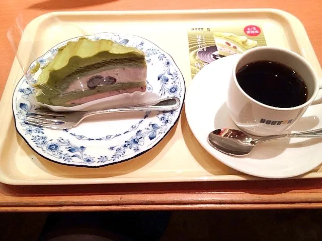 Snapdishの料理写真:抹茶と小豆のケーキ＆コーヒー|bitchikaさん