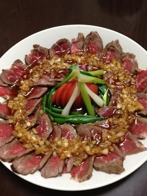 Snapdishの料理写真:牛肉のタタキ♪|かわしまさん