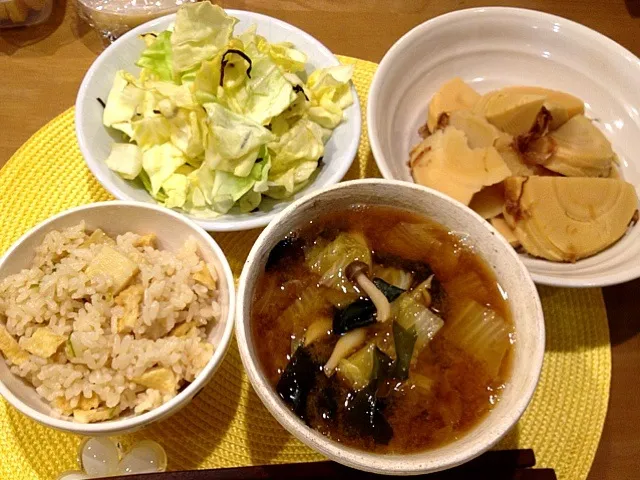 筍ご飯、味噌汁、筍の土佐煮、キャベツと塩昆布の和え物。|kyokoさん