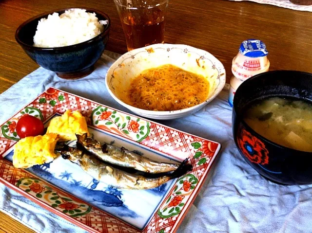 Snapdishの料理写真:ししゃも  卵焼き  トマト  納豆  味噌汁|高田恵子さん