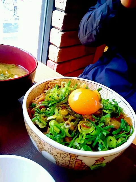 すき家ねぎたま牛丼|しおりんごさん