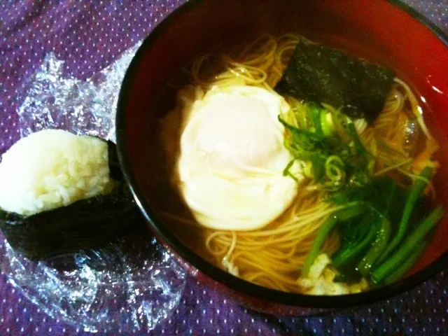 Snapdishの料理写真:あったかい素麺＆おにぎり|純さん